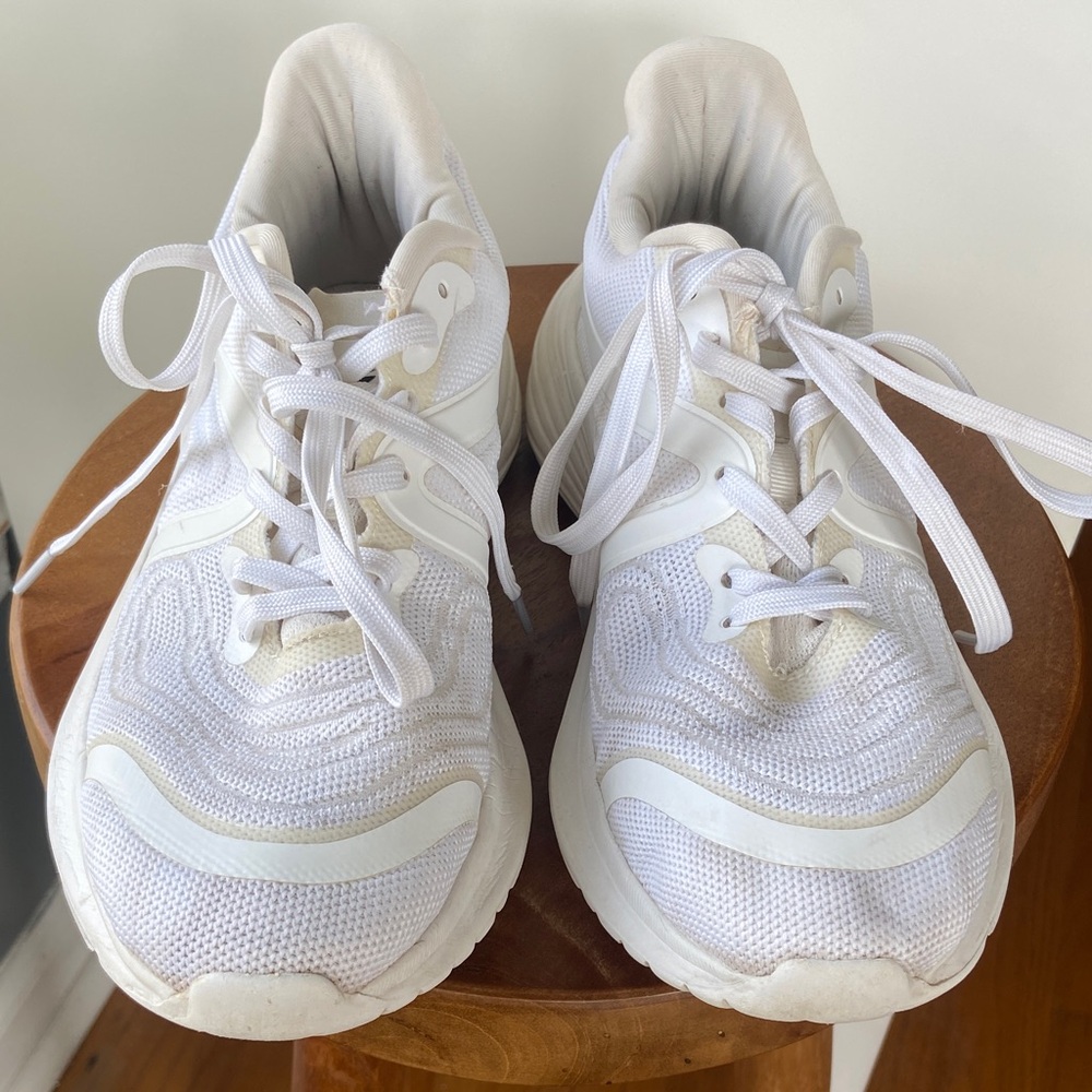 Fabletics Women’s White Mesh Athletic Sneakers Size 8.5 - Picture 2 of 4